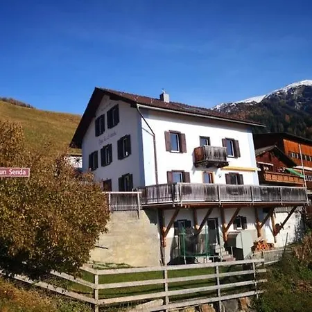 Tranquil Vista Chalet: Spacious Holiday Retreat For Outdoor Enthusiasts Holiday home *