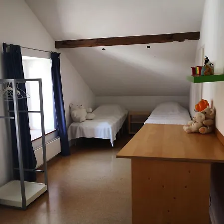 Tranquil Vista Chalet: Spacious Holiday Retreat For Outdoor Enthusiasts Holiday home